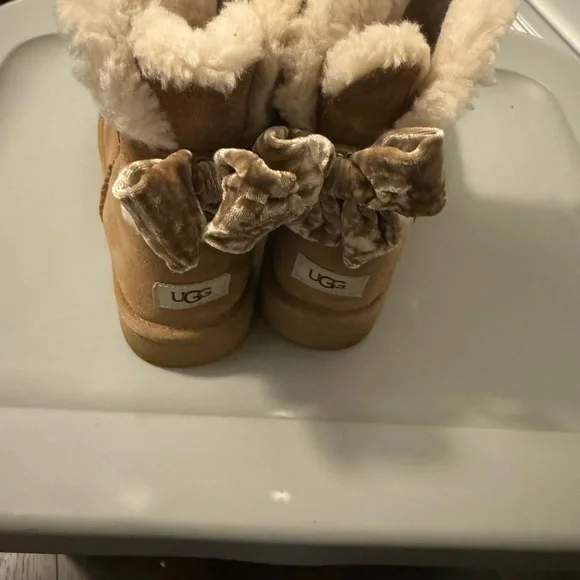 UGG Cream Sheepskin Footwear - Picture 1 of 8
